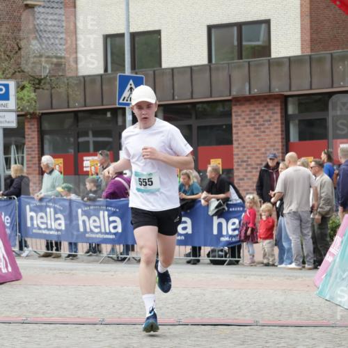 10.05.2026 - 8. Wedeler Halbmarathon Yannick Fuchs http://msf.ph/oto/9715101 10.05.2026 11:31:45 Ziel 300, 555, 2101, 2199 meine-sportfotos.de