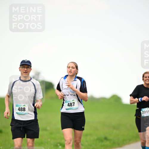 10.05.2026 - 8. Wedeler Halbmarathon Dr. Thomas Lammeyer http://msf.ph/oto/9715102 10.05.2026 12:24:33 Laufen 488, 487, 2015 meine-sportfotos.de