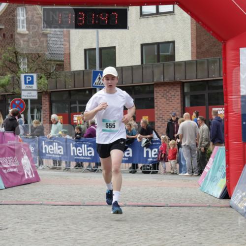 10.05.2026 - 8. Wedeler Halbmarathon Yannick Fuchs http://msf.ph/oto/9715107 10.05.2026 11:31:45 Ziel 300, 555, 2101, 2199 meine-sportfotos.de