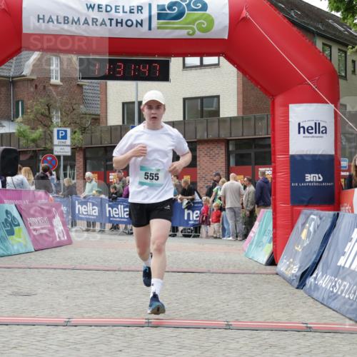 10.05.2026 - 8. Wedeler Halbmarathon Yannick Fuchs http://msf.ph/oto/9715119 10.05.2026 11:31:46 Ziel 555, 2101, 2199 meine-sportfotos.de