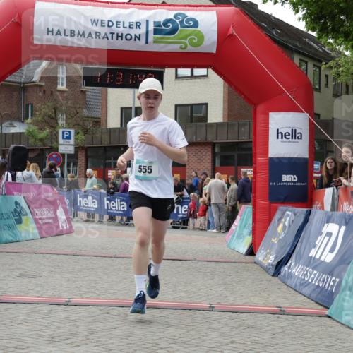 10.05.2026 - 8. Wedeler Halbmarathon Yannick Fuchs http://msf.ph/oto/9715125 10.05.2026 11:31:46 Ziel 555, 2101, 2199 meine-sportfotos.de