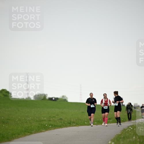 10.05.2026 - 8. Wedeler Halbmarathon Dr. Thomas Lammeyer http://msf.ph/oto/9715134 10.05.2026 12:25:12 Laufen 447, 105 meine-sportfotos.de
