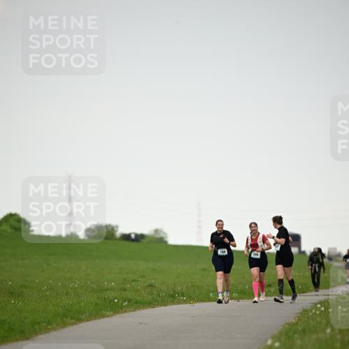 10.05.2026 - 8. Wedeler Halbmarathon Dr. Thomas Lammeyer http://msf.ph/oto/9715137 10.05.2026 12:25:12 Laufen 104, 105 meine-sportfotos.de