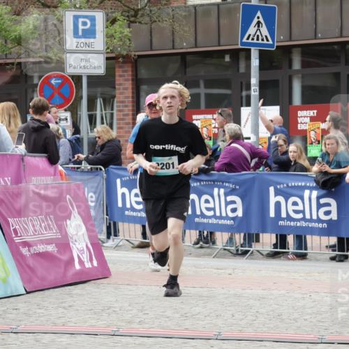 10.05.2026 - 8. Wedeler Halbmarathon Yannick Fuchs http://msf.ph/oto/9715139 10.05.2026 11:31:52 Ziel 970, 2201 meine-sportfotos.de