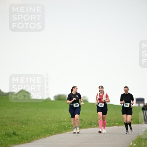 10.05.2026 - 8. Wedeler Halbmarathon Dr. Thomas Lammeyer http://msf.ph/oto/9715143 10.05.2026 12:25:19 Laufen 104, 105, 447 meine-sportfotos.de