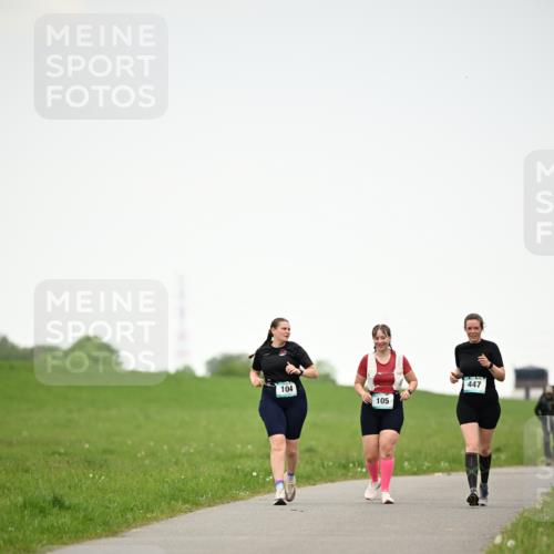 10.05.2026 - 8. Wedeler Halbmarathon Dr. Thomas Lammeyer http://msf.ph/oto/9715149 10.05.2026 12:25:20 Laufen 104, 105, 447 meine-sportfotos.de