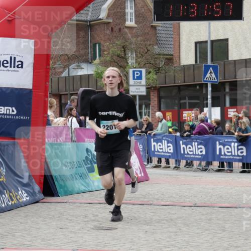 10.05.2026 - 8. Wedeler Halbmarathon Yannick Fuchs http://msf.ph/oto/9715172 10.05.2026 11:31:55 Ziel 508, 970, 2201 meine-sportfotos.de
