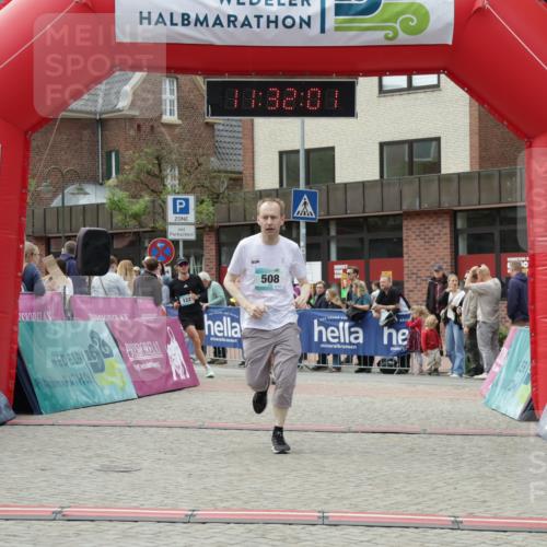 10.05.2026 - 8. Wedeler Halbmarathon Yannick Fuchs http://msf.ph/oto/9715206 10.05.2026 11:32:00 Ziel 122, 508, 970, 2091, 2201 meine-sportfotos.de