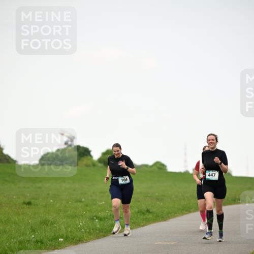 10.05.2026 - 8. Wedeler Halbmarathon Dr. Thomas Lammeyer http://msf.ph/oto/9715210 10.05.2026 12:25:27 Laufen 447, 104 meine-sportfotos.de
