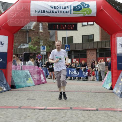 10.05.2026 - 8. Wedeler Halbmarathon Yannick Fuchs http://msf.ph/oto/9715216 10.05.2026 11:32:00 Ziel 122, 508, 970, 2091, 2201 meine-sportfotos.de
