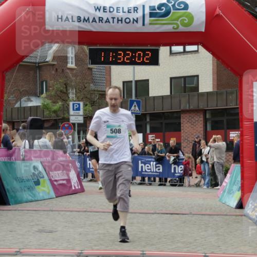 10.05.2026 - 8. Wedeler Halbmarathon Yannick Fuchs http://msf.ph/oto/9715219 10.05.2026 11:32:00 Ziel 122, 508, 970, 2091, 2201 meine-sportfotos.de