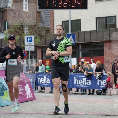 10.05.2026 - 8. Wedeler Halbmarathon Yannick Fuchs http://msf.ph/oto/9715228 10.05.2026 11:32:02 Ziel 46, 122, 508, 939, 990, 2091 meine-sportfotos.de