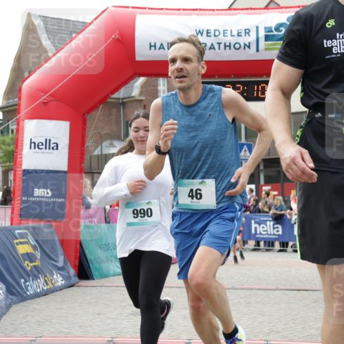 10.05.2026 - 8. Wedeler Halbmarathon Yannick Fuchs http://msf.ph/oto/9715259 10.05.2026 11:32:08 Ziel 46, 122, 845, 935, 939, 990, 2079, 2091 meine-sportfotos.de