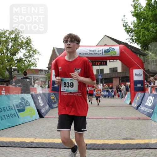 10.05.2026 - 8. Wedeler Halbmarathon Yannick Fuchs http://msf.ph/oto/9715283 10.05.2026 11:32:10 Ziel 46, 845, 935, 939, 990, 1010, 2079 meine-sportfotos.de