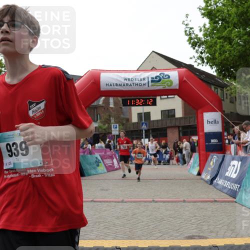 10.05.2026 - 8. Wedeler Halbmarathon Yannick Fuchs http://msf.ph/oto/9715287 10.05.2026 11:32:10 Ziel 46, 845, 935, 939, 990, 1010, 2079 meine-sportfotos.de