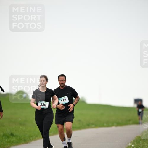 10.05.2026 - 8. Wedeler Halbmarathon Dr. Thomas Lammeyer http://msf.ph/oto/9715294 10.05.2026 12:26:10 Laufen 336, 118 meine-sportfotos.de