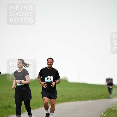 10.05.2026 - 8. Wedeler Halbmarathon Dr. Thomas Lammeyer http://msf.ph/oto/9715302 10.05.2026 12:26:10 Laufen 118 meine-sportfotos.de
