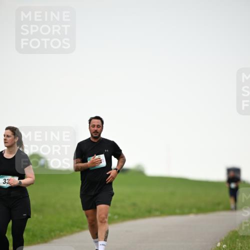 10.05.2026 - 8. Wedeler Halbmarathon Dr. Thomas Lammeyer http://msf.ph/oto/9715304 10.05.2026 12:26:11 Laufen  meine-sportfotos.de