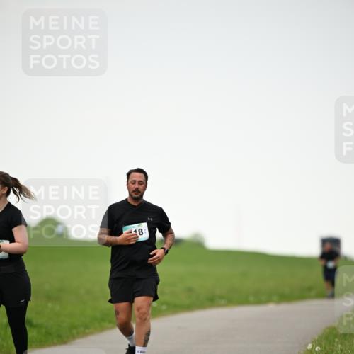 10.05.2026 - 8. Wedeler Halbmarathon Dr. Thomas Lammeyer http://msf.ph/oto/9715306 10.05.2026 12:26:11 Laufen  meine-sportfotos.de