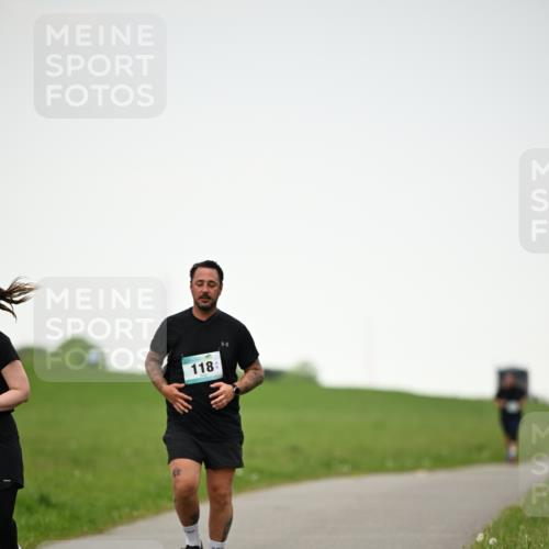 10.05.2026 - 8. Wedeler Halbmarathon Dr. Thomas Lammeyer http://msf.ph/oto/9715307 10.05.2026 12:26:11 Laufen 118 meine-sportfotos.de