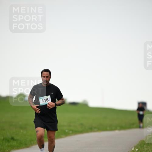 10.05.2026 - 8. Wedeler Halbmarathon Dr. Thomas Lammeyer http://msf.ph/oto/9715310 10.05.2026 12:26:12 Laufen 118 meine-sportfotos.de