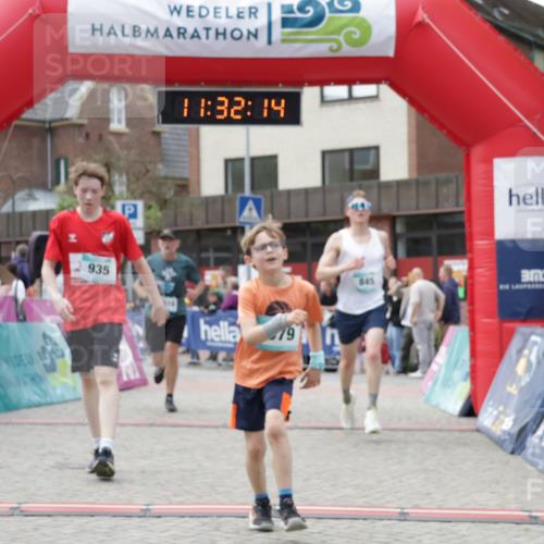 10.05.2026 - 8. Wedeler Halbmarathon Yannick Fuchs http://msf.ph/oto/9715311 10.05.2026 11:32:12 Ziel 46, 845, 935, 939, 990, 1010, 2079 meine-sportfotos.de