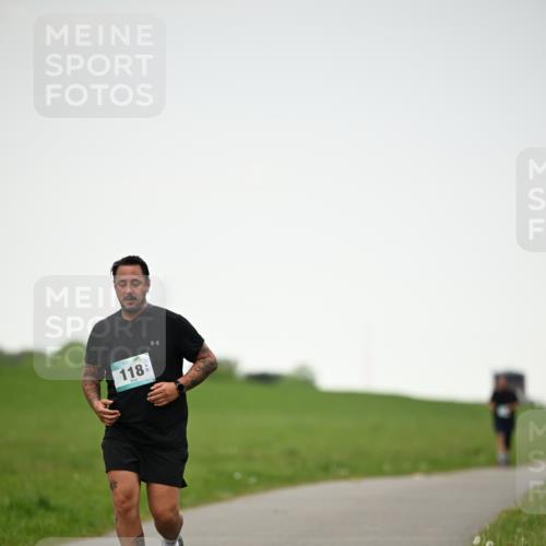 10.05.2026 - 8. Wedeler Halbmarathon Dr. Thomas Lammeyer http://msf.ph/oto/9715315 10.05.2026 12:26:12 Laufen 118 meine-sportfotos.de