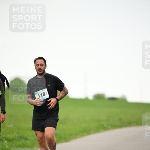 10.05.2026 - 8. Wedeler Halbmarathon Dr. Thomas Lammeyer http://msf.ph/oto/9715318 10.05.2026 12:26:14 Laufen 118 meine-sportfotos.de