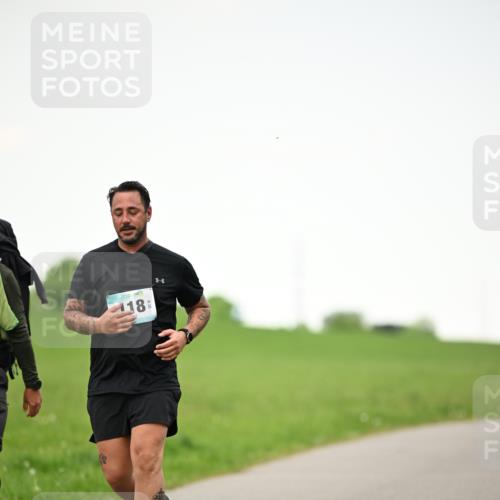 10.05.2026 - 8. Wedeler Halbmarathon Dr. Thomas Lammeyer http://msf.ph/oto/9715322 10.05.2026 12:26:14 Laufen  meine-sportfotos.de