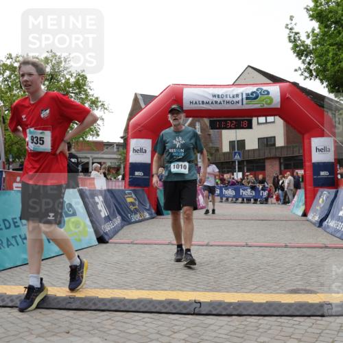 10.05.2026 - 8. Wedeler Halbmarathon Yannick Fuchs http://msf.ph/oto/9715329 10.05.2026 11:32:16 Ziel 325, 845, 935, 1010, 2079 meine-sportfotos.de