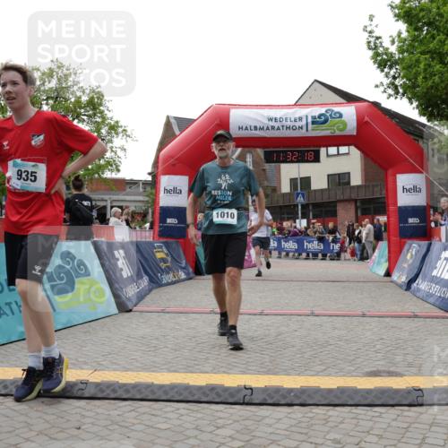 10.05.2026 - 8. Wedeler Halbmarathon Yannick Fuchs http://msf.ph/oto/9715332 10.05.2026 11:32:16 Ziel 325, 845, 935, 1010, 2079 meine-sportfotos.de