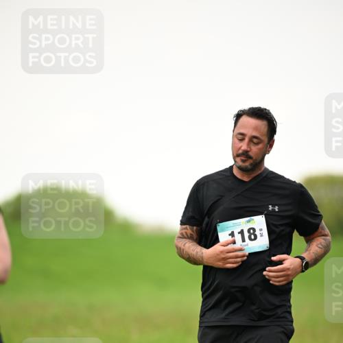 10.05.2026 - 8. Wedeler Halbmarathon Dr. Thomas Lammeyer http://msf.ph/oto/9715338 10.05.2026 12:26:17 Laufen 118 meine-sportfotos.de