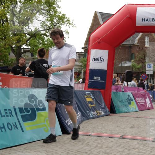 10.05.2026 - 8. Wedeler Halbmarathon Yannick Fuchs http://msf.ph/oto/9715340 10.05.2026 11:32:20 Ziel 325 meine-sportfotos.de