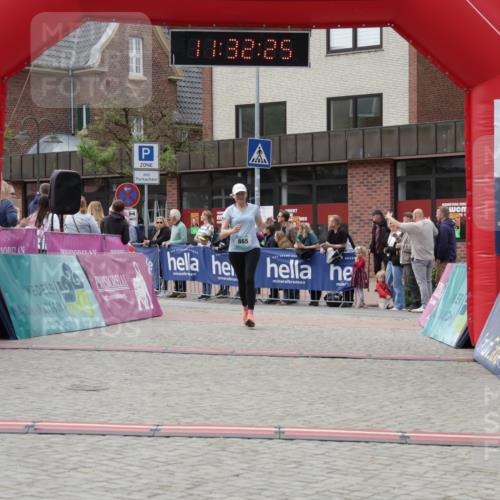 10.05.2026 - 8. Wedeler Halbmarathon Yannick Fuchs http://msf.ph/oto/9715349 10.05.2026 11:32:23 Ziel 325, 865 meine-sportfotos.de