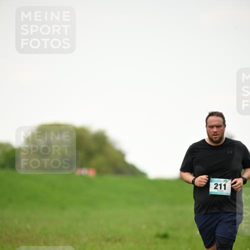 10.05.2026 - 8. Wedeler Halbmarathon Dr. Thomas Lammeyer http://msf.ph/oto/9715354 10.05.2026 12:26:47 Laufen 211 meine-sportfotos.de