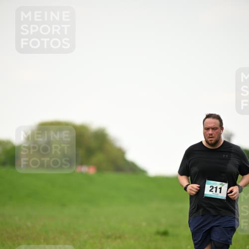 10.05.2026 - 8. Wedeler Halbmarathon Dr. Thomas Lammeyer http://msf.ph/oto/9715356 10.05.2026 12:26:48 Laufen 211 meine-sportfotos.de