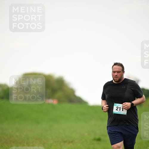 10.05.2026 - 8. Wedeler Halbmarathon Dr. Thomas Lammeyer http://msf.ph/oto/9715357 10.05.2026 12:26:48 Laufen 211 meine-sportfotos.de