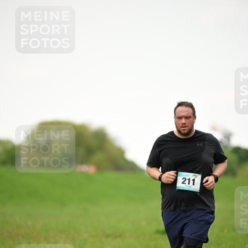 10.05.2026 - 8. Wedeler Halbmarathon Dr. Thomas Lammeyer http://msf.ph/oto/9715360 10.05.2026 12:26:48 Laufen 211 meine-sportfotos.de