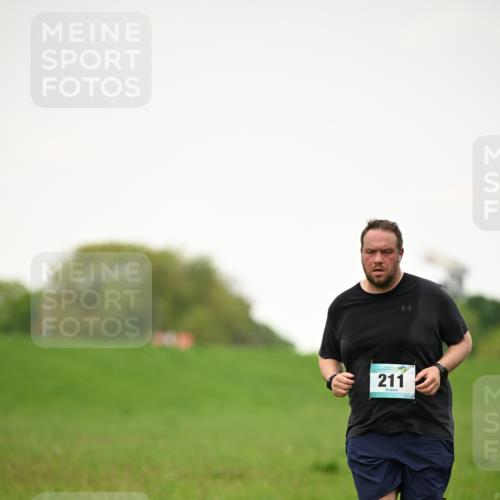 10.05.2026 - 8. Wedeler Halbmarathon Dr. Thomas Lammeyer http://msf.ph/oto/9715362 10.05.2026 12:26:48 Laufen 211 meine-sportfotos.de