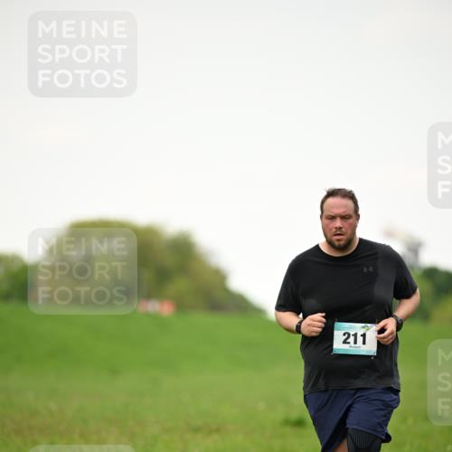 10.05.2026 - 8. Wedeler Halbmarathon Dr. Thomas Lammeyer http://msf.ph/oto/9715366 10.05.2026 12:26:48 Laufen 211 meine-sportfotos.de