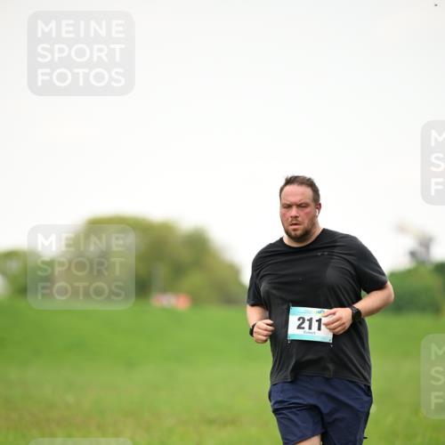 10.05.2026 - 8. Wedeler Halbmarathon Dr. Thomas Lammeyer http://msf.ph/oto/9715370 10.05.2026 12:26:49 Laufen 211 meine-sportfotos.de