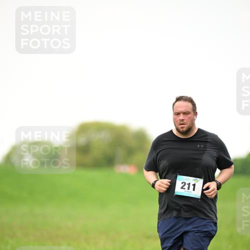 10.05.2026 - 8. Wedeler Halbmarathon Dr. Thomas Lammeyer http://msf.ph/oto/9715375 10.05.2026 12:26:49 Laufen 211 meine-sportfotos.de
