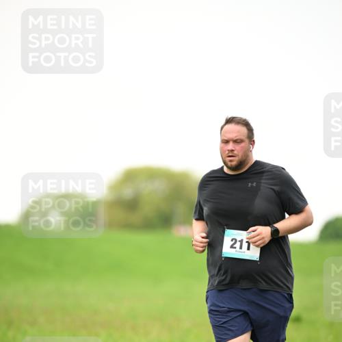 10.05.2026 - 8. Wedeler Halbmarathon Dr. Thomas Lammeyer http://msf.ph/oto/9715376 10.05.2026 12:26:49 Laufen 211 meine-sportfotos.de