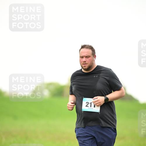 10.05.2026 - 8. Wedeler Halbmarathon Dr. Thomas Lammeyer http://msf.ph/oto/9715387 10.05.2026 12:26:50 Laufen 211 meine-sportfotos.de