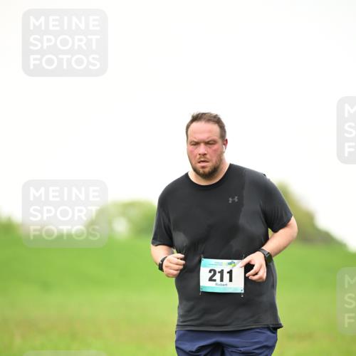 10.05.2026 - 8. Wedeler Halbmarathon Dr. Thomas Lammeyer http://msf.ph/oto/9715389 10.05.2026 12:26:50 Laufen 916, 211 meine-sportfotos.de