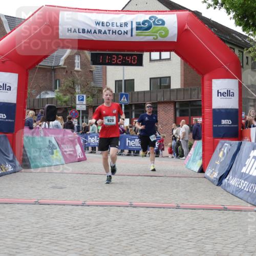 10.05.2026 - 8. Wedeler Halbmarathon Yannick Fuchs http://msf.ph/oto/9715448 10.05.2026 11:32:39 Ziel 244, 928, 2127 meine-sportfotos.de