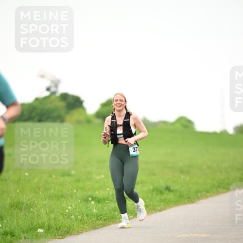 10.05.2026 - 8. Wedeler Halbmarathon Dr. Thomas Lammeyer http://msf.ph/oto/9715451 10.05.2026 12:27:46 Laufen  meine-sportfotos.de