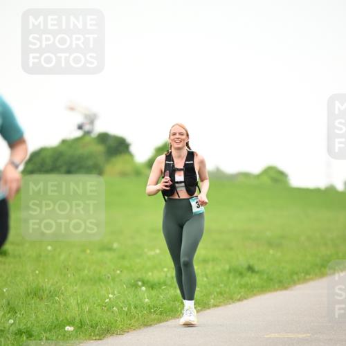 10.05.2026 - 8. Wedeler Halbmarathon Dr. Thomas Lammeyer http://msf.ph/oto/9715452 10.05.2026 12:27:46 Laufen  meine-sportfotos.de
