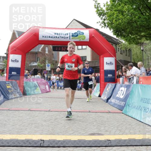 10.05.2026 - 8. Wedeler Halbmarathon Yannick Fuchs http://msf.ph/oto/9715461 10.05.2026 11:32:40 Ziel 244, 928, 2127 meine-sportfotos.de