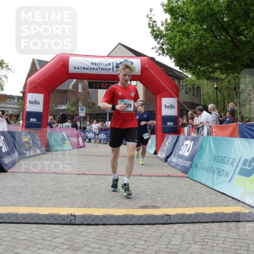 10.05.2026 - 8. Wedeler Halbmarathon Yannick Fuchs http://msf.ph/oto/9715467 10.05.2026 11:32:40 Ziel 244, 928, 2127 meine-sportfotos.de
